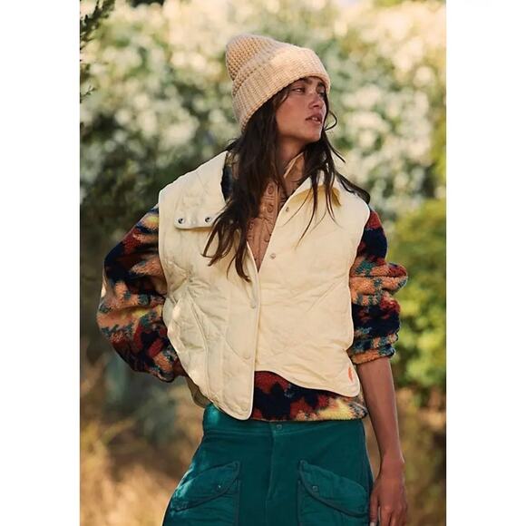 FREE PEOPLE Movement Quinn Quilted Puffer Vest Size L Ivory Waistcoat Gorpcore - Picture 1 of 12